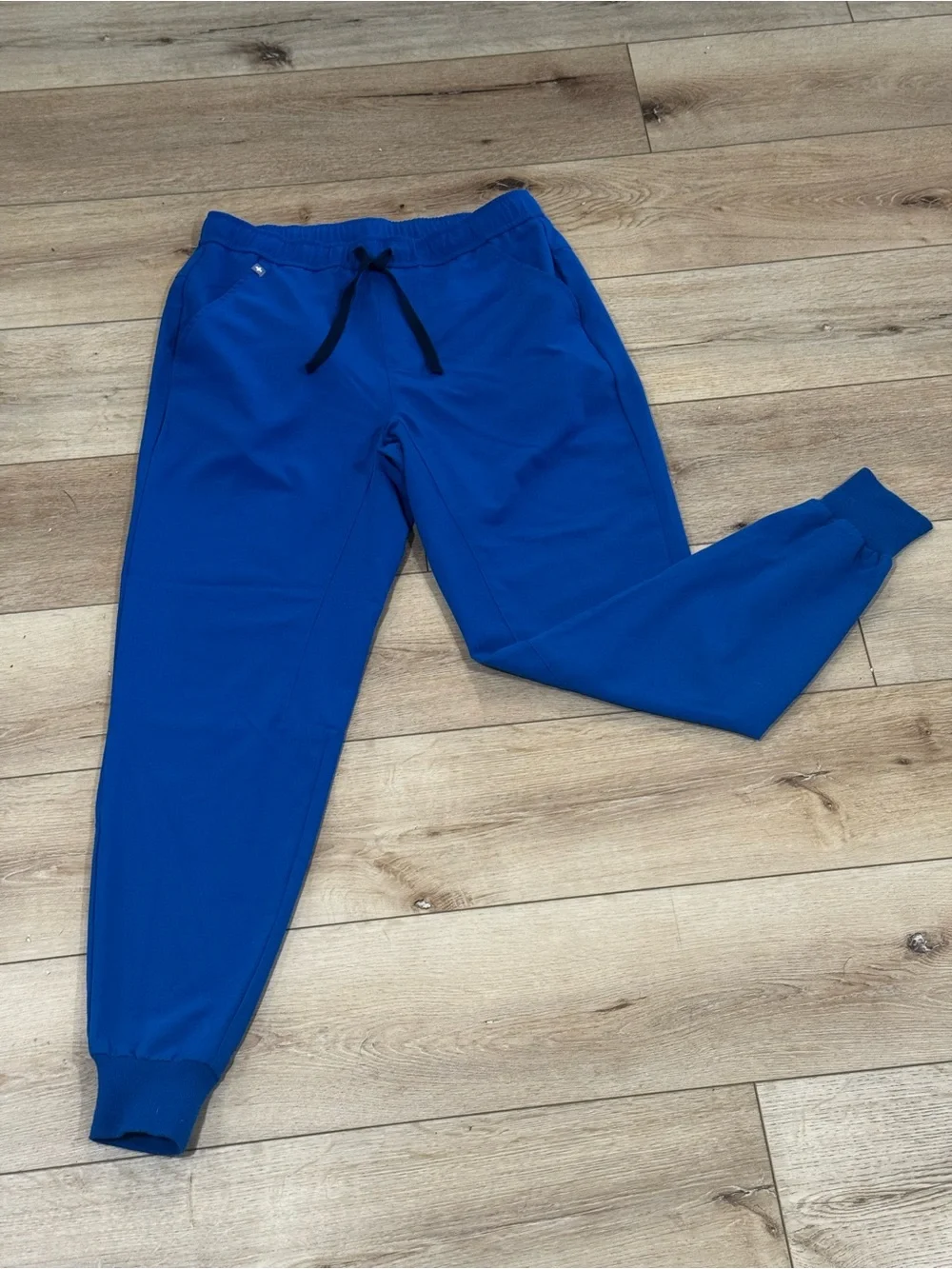 Men's FIGS royal blue jogger scrub pants, elastic waistband multiple pockets, M.